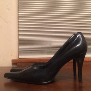 Nine West pointed toe black pump